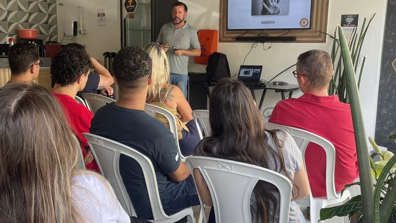 Palestra de SIPAT abordando o tema assédio no ambiente de trabalho
